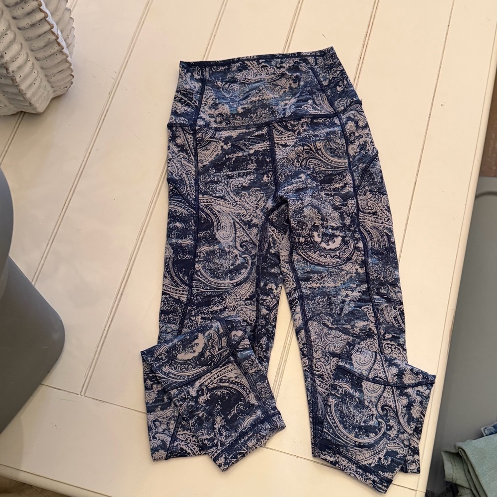 lululemon athletica Blue and White Patterned Leggings